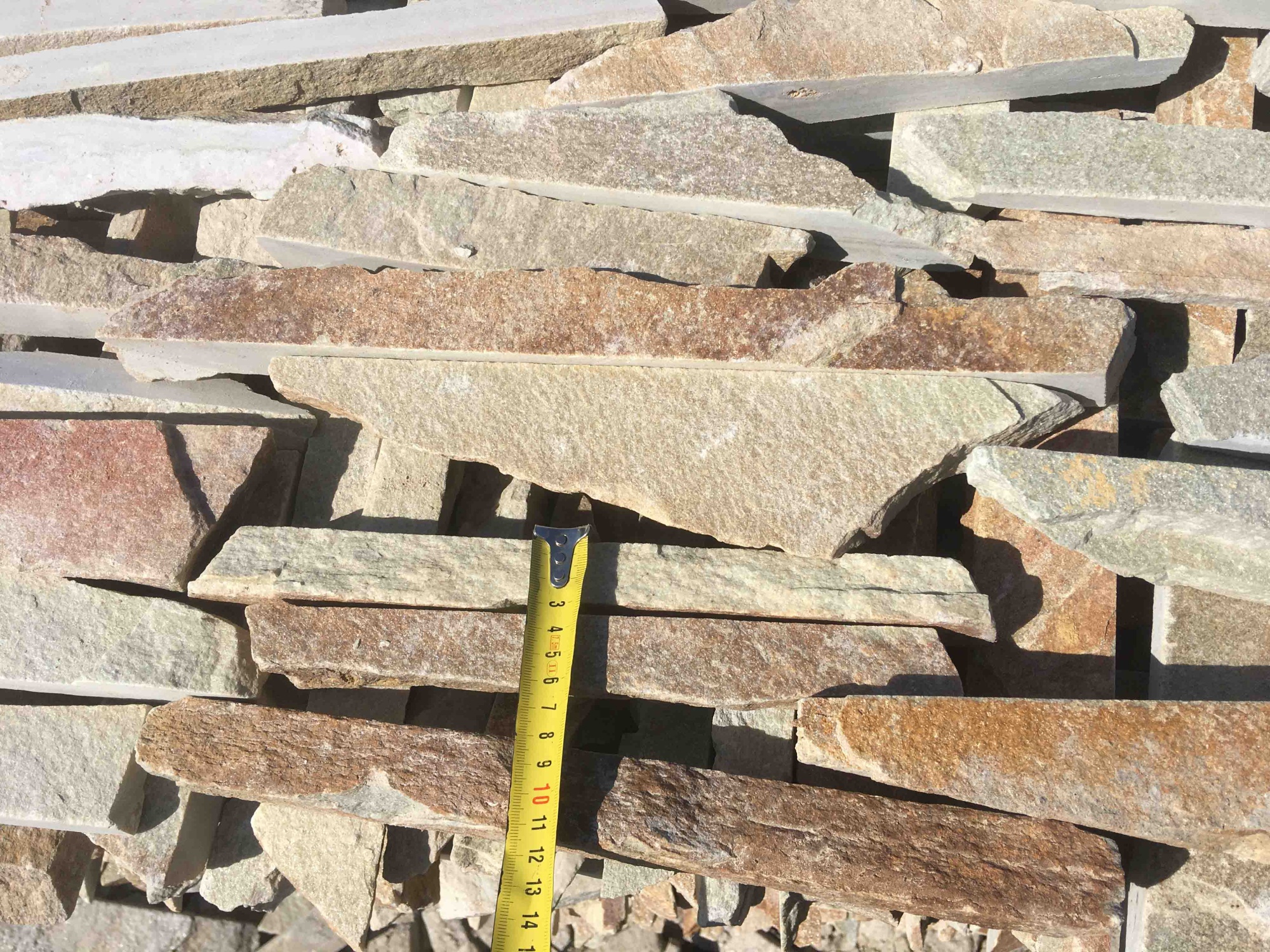 Горбушка златолит золотистый для облицовки купить в Кудымкаре