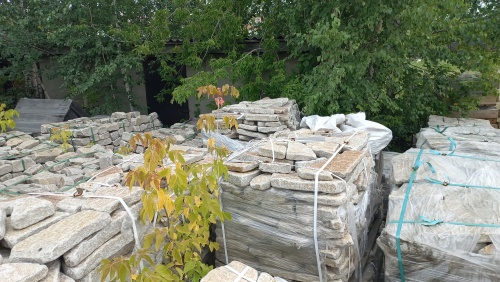 Плитняк галтованный гранитный для ландшафтного дизайна купить в Кудымкаре