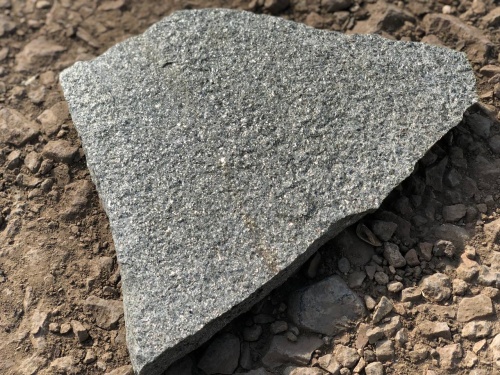 Плитняк златолит Уральский для цоколя, отмостки купить в Кудымкаре