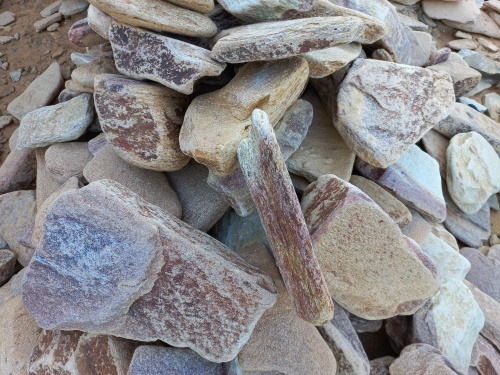 Златолит жёлтый, жёлто-зелёный глыбки и валуны для ланшафтного дизайна купить в Кудымкаре