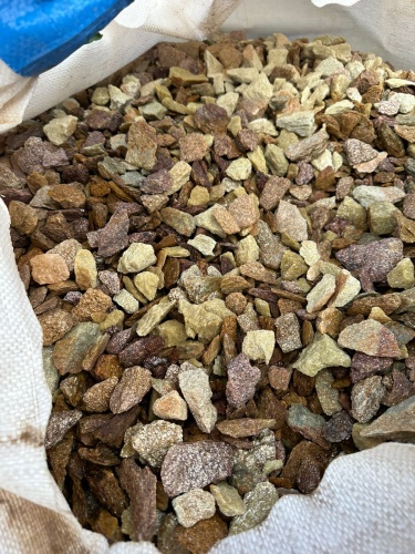 Златолит персиковый декоративная каменная крошка купить в Кудымкаре