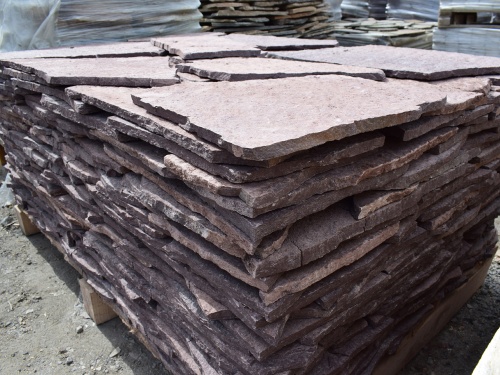 Плитняк лемезит бордовый для облицовки цоколя 20-25 мм  купить в Кудымкаре