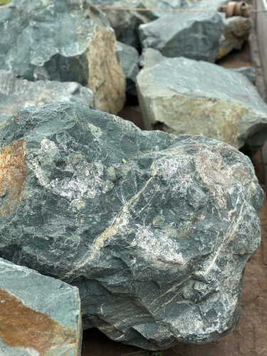 Камни для ландшафтного дизайна зелёные 10-60 килограмм купить в Кудымкаре