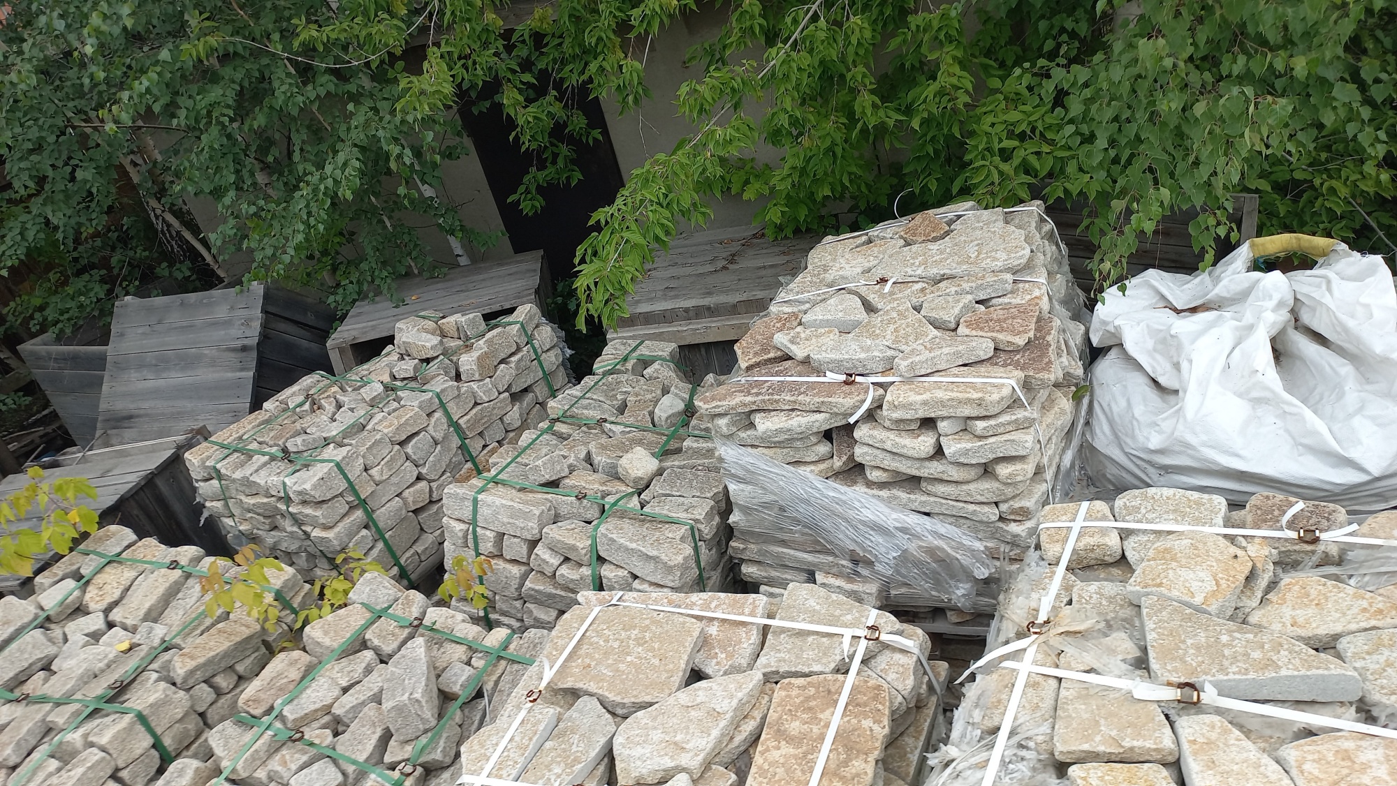 Плитняк гранитный галтованный купить в Кудымкаре