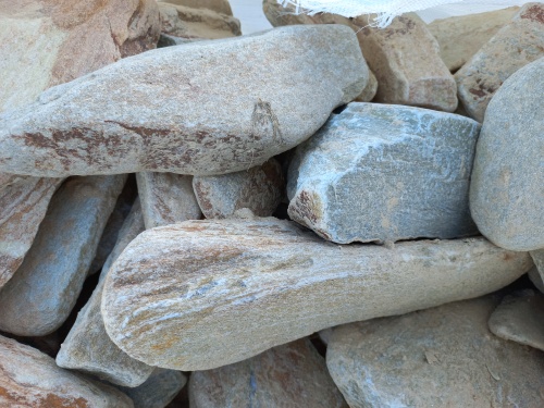 Златолит жёлтый, жёлто-зелёный глыбки и валуны для ланшафтного дизайна купить в Кудымкаре