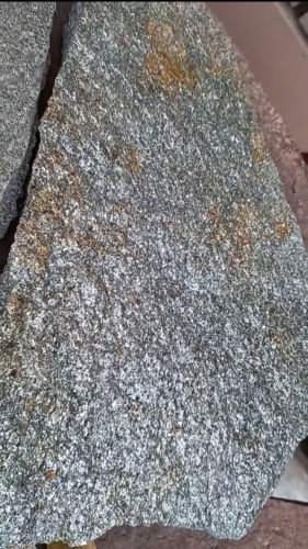 Плитняк златолит серебристый для цоколя, отмостки купить в Кудымкаре