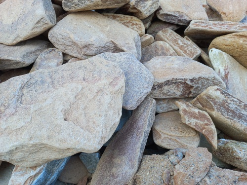 Златолит жёлтый, жёлто-зелёный глыбки и валуны для ланшафтного дизайна купить в Кудымкаре