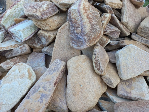 Златолит жёлтый, жёлто-зелёный глыбки и валуны для ланшафтного дизайна купить в Кудымкаре