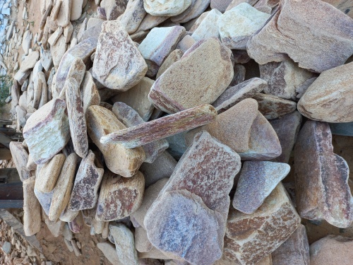 Златолит жёлтый, жёлто-зелёный глыбки и валуны для ланшафтного дизайна купить в Кудымкаре