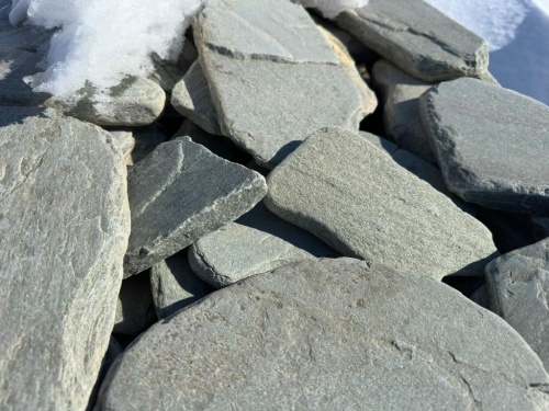 Плитняк златолит зелёный галтованный для цоколя купить в Кудымкаре