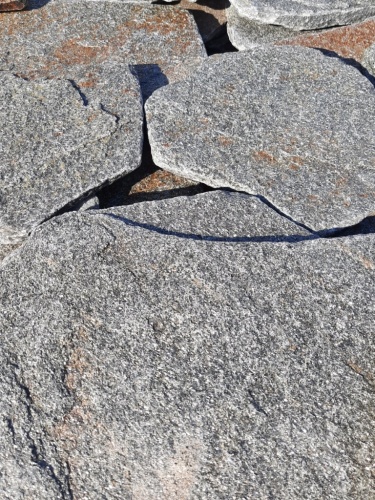 Златолит серебристый галтованный для лестниц купить в Кудымкаре