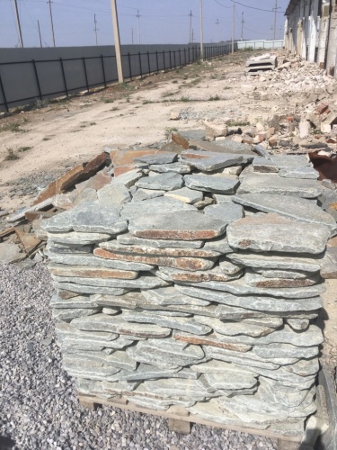 Златолит серебристый галтованный для лестниц купить в Кудымкаре