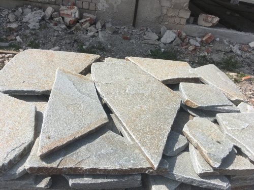 Златолит серебристый галтованный для лестниц купить в Кудымкаре