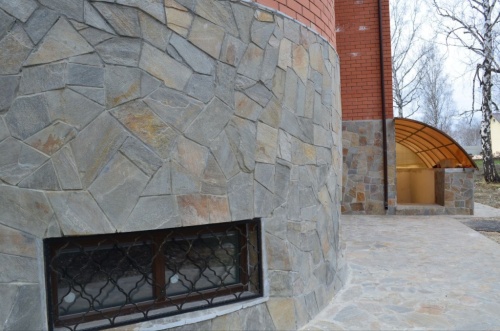 Плитняк златолит Уральский для цоколя, отмостки купить в Кудымкаре